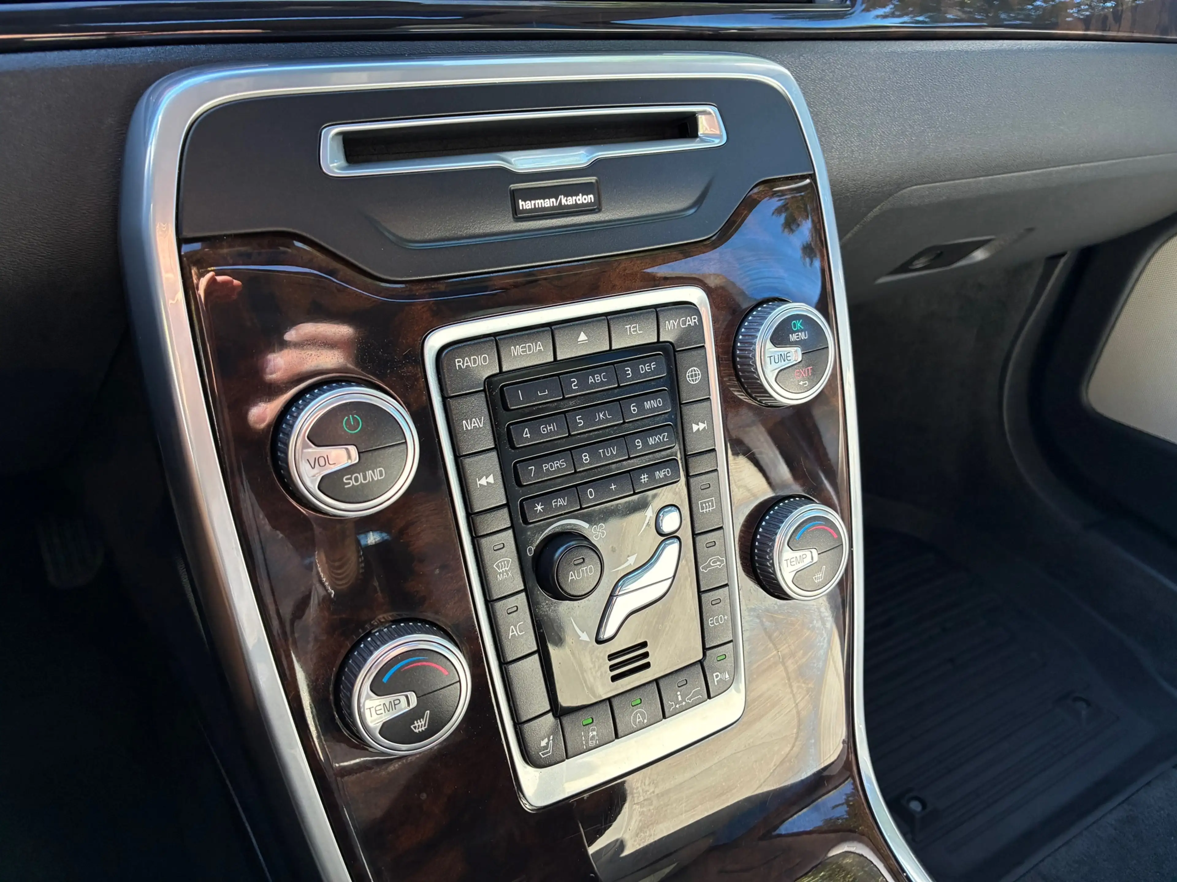 Volvo V70 2.0 D3 Polar+ | Schuif/kanteldak + Harman/Kardon + — photo 25