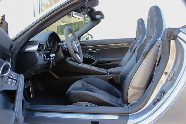 Porsche 911 view 10