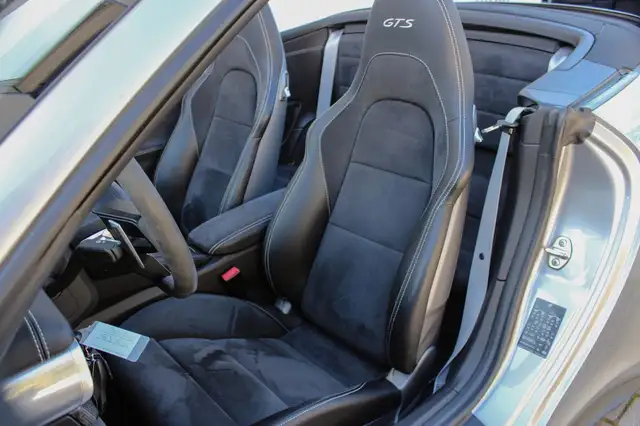 Porsche 911 view 11
