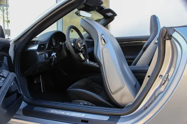 Porsche 911 view 13