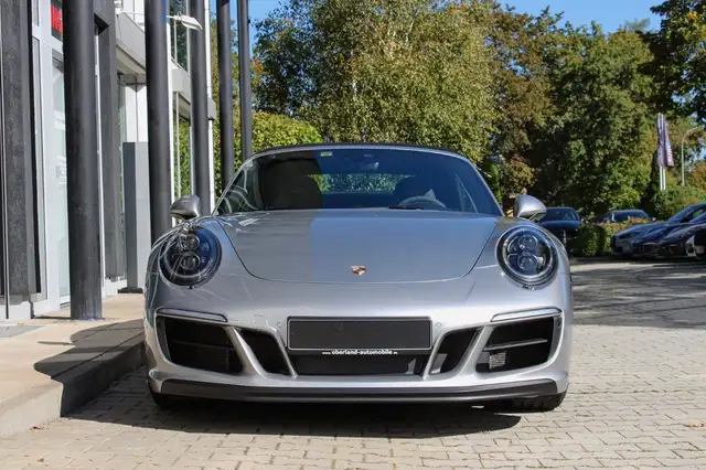 Porsche 911 view 2