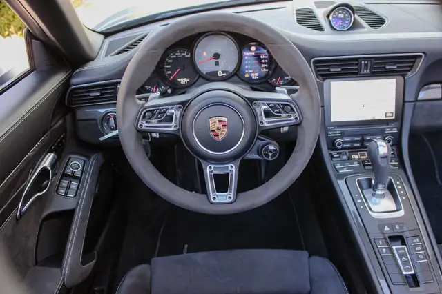 Porsche 911 view 12