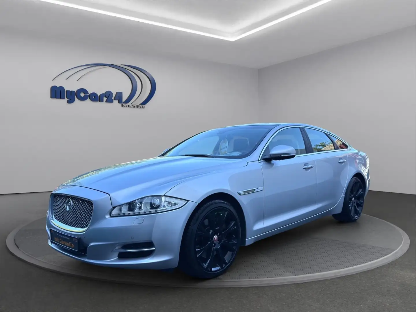 Jaguar XJ | Leder| Pano| 20 Zoll| Memory| Cam| Garantie Silber - 1