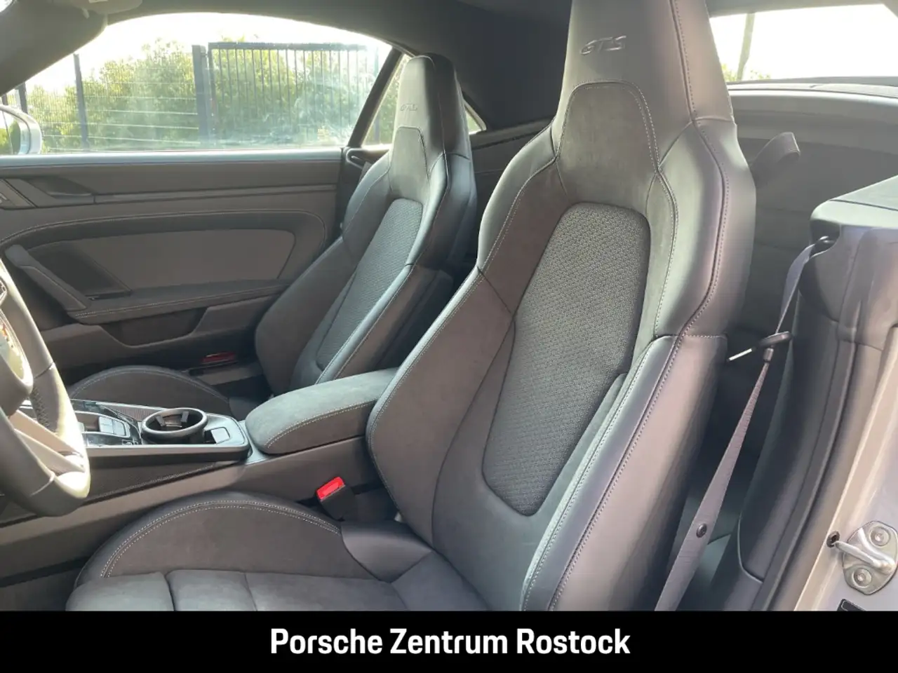 Porsche 992 911 Carrera GTS Cabriolet BOSE HA-Lenkung 8