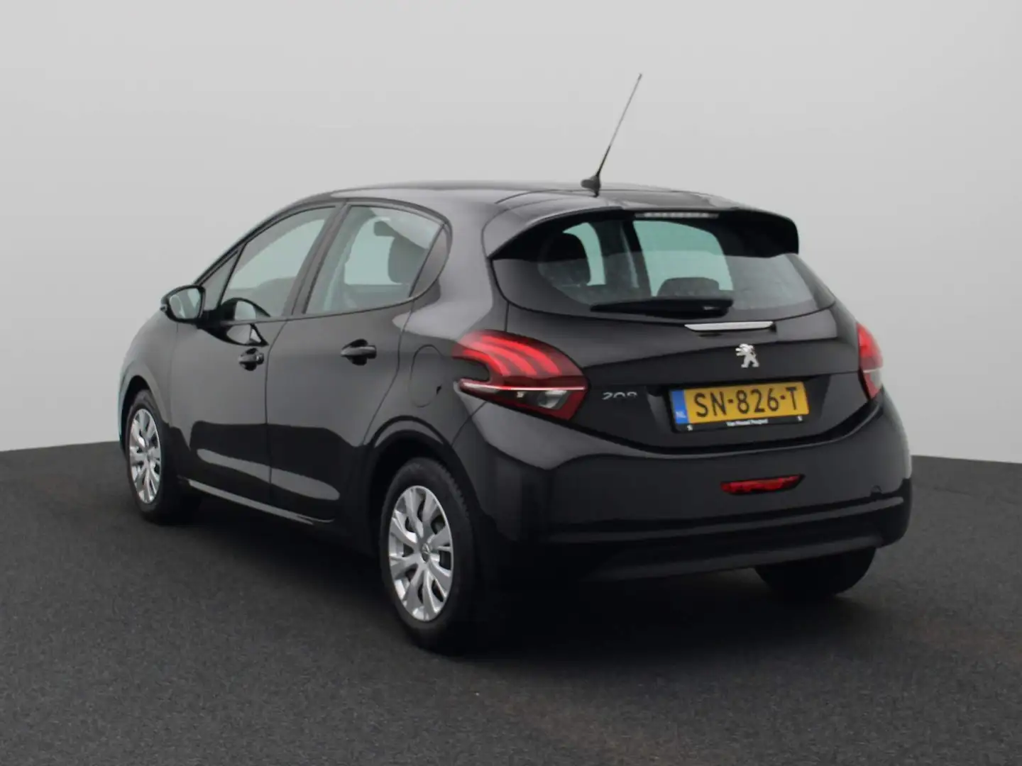 Peugeot 208 1.2 PureTech Active | Navigatie | Airco | Bluetoot Zwart - 2
