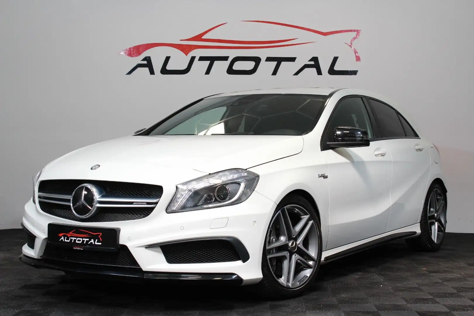 Mercedes-Benz A 45 AMG 4Matic*ILS*Xenon*Navi*Night Paket Bílá - 1