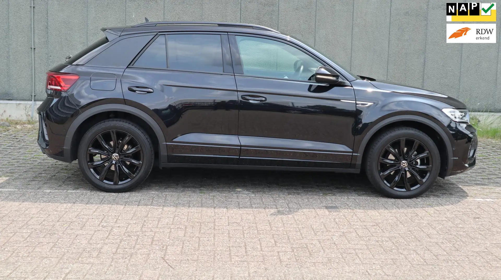 Volkswagen T-Roc 1.5 TSI R-Line Business+ Zwart - 1