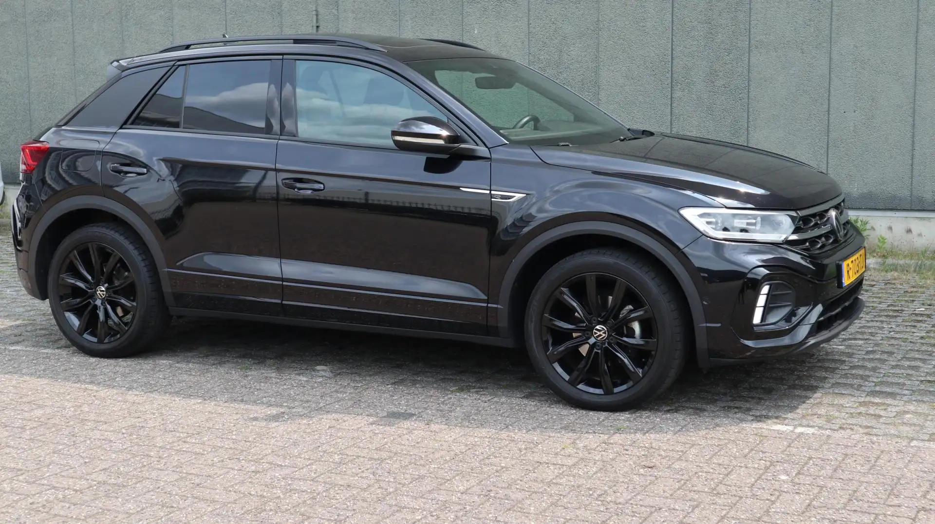 Volkswagen T-Roc 1.5 TSI R-Line Business+ Zwart - 2