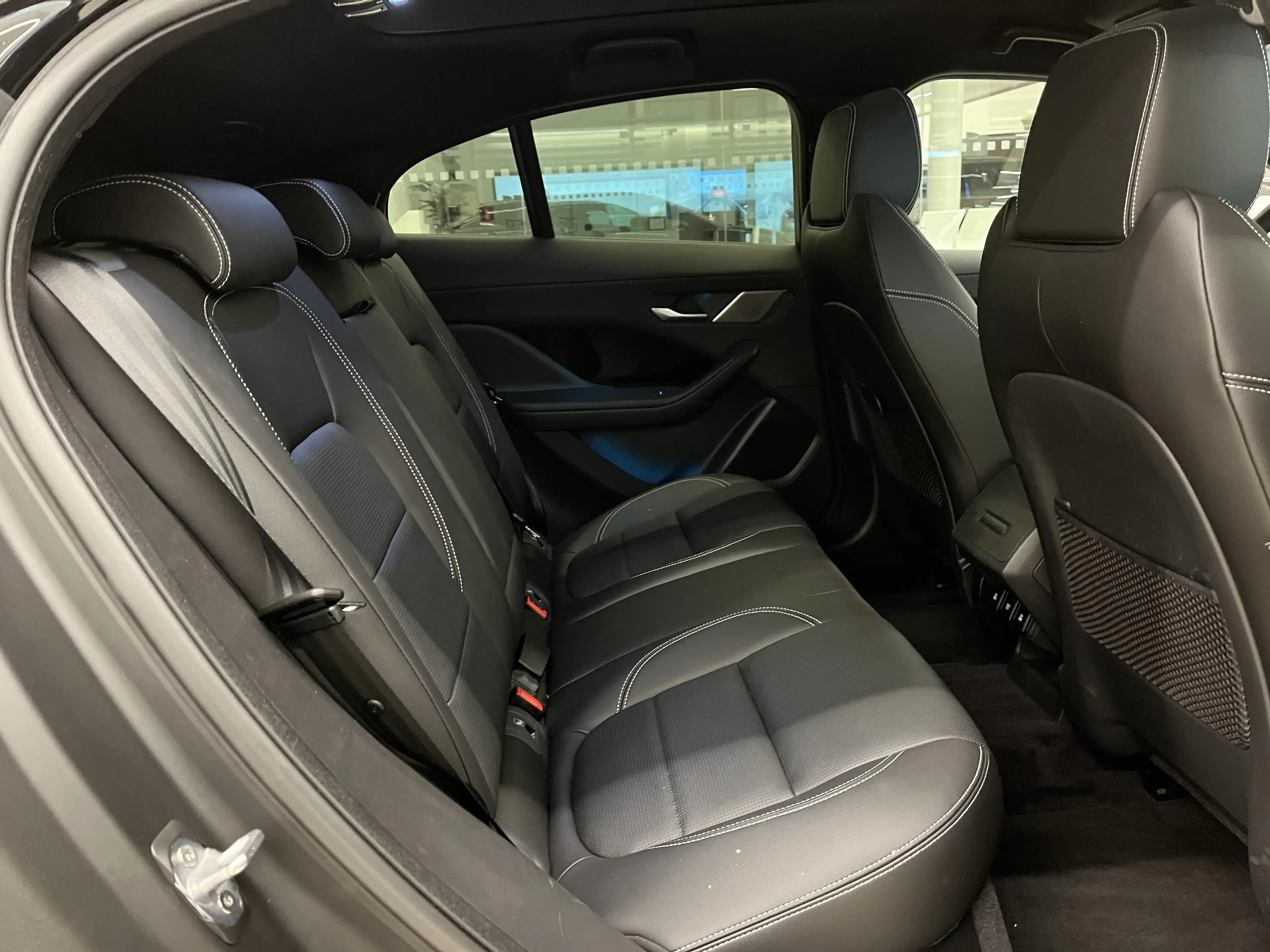 Jaguar I-Pace EV400 Limited Edition — photo 8