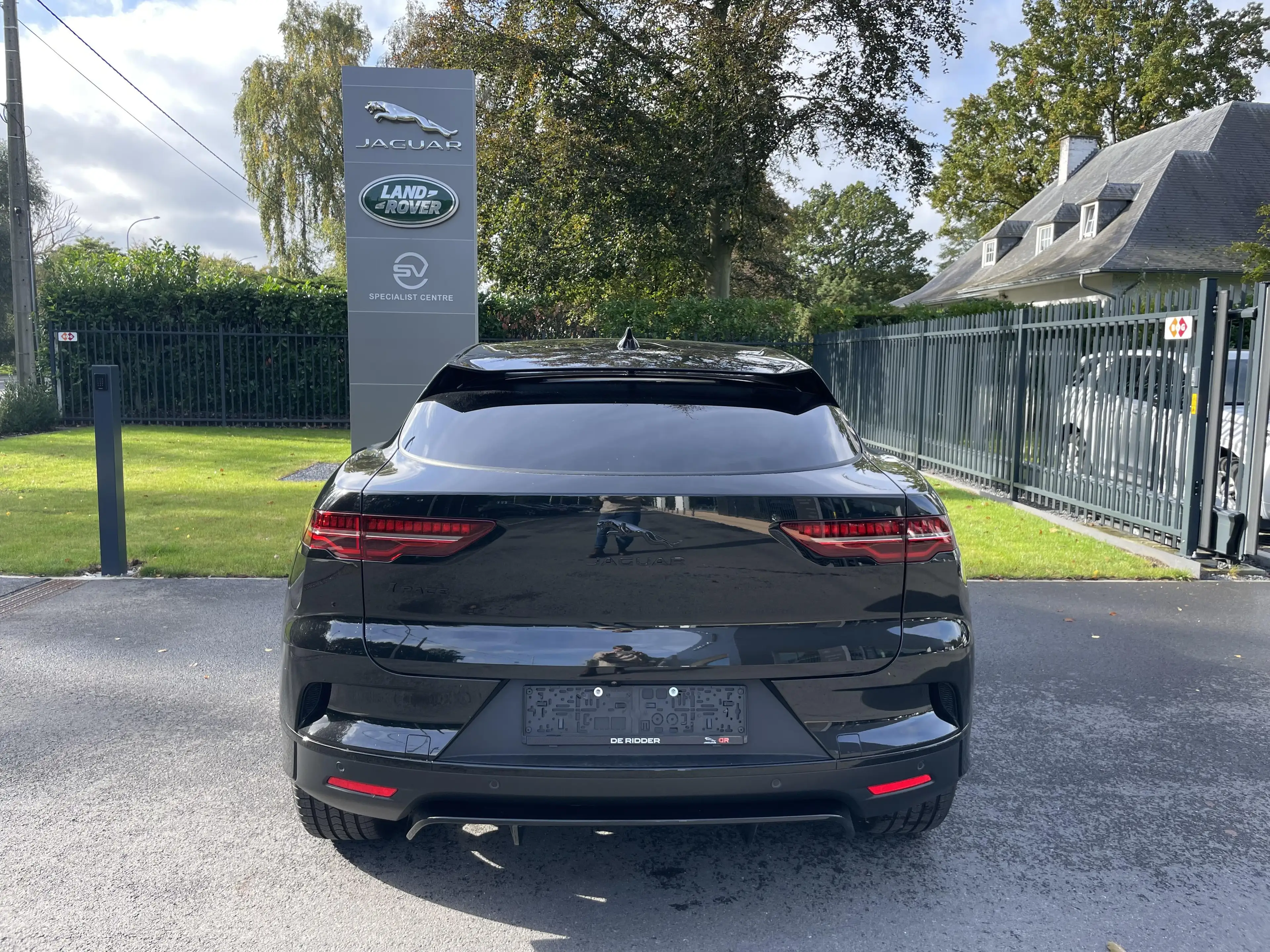 Jaguar I-Pace EV400 Limited Edition — photo 3