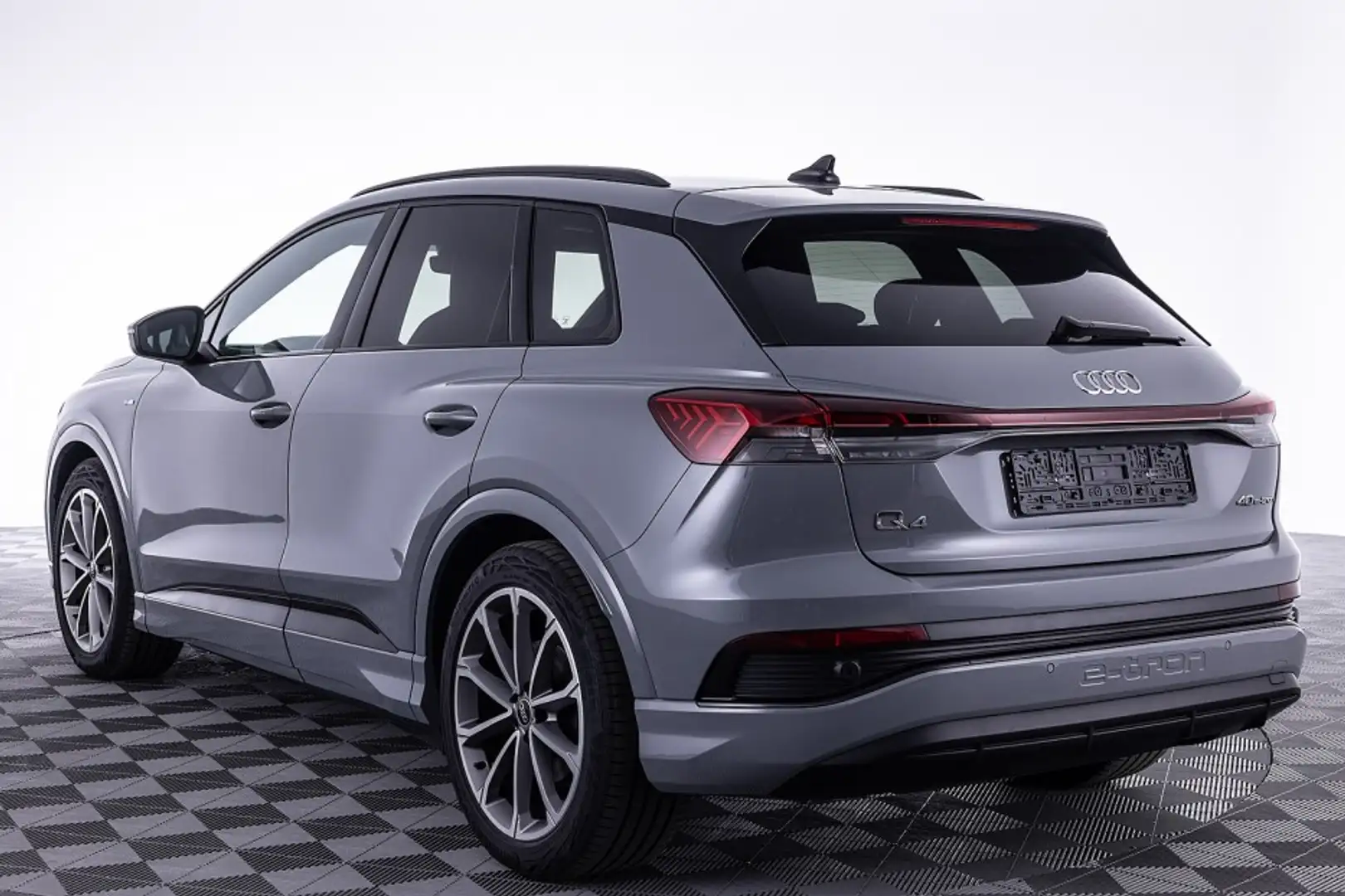 Audi Q4 e-tron 40 Launch edition S Competition 77 kWh | SOH 95% | Grau - 2