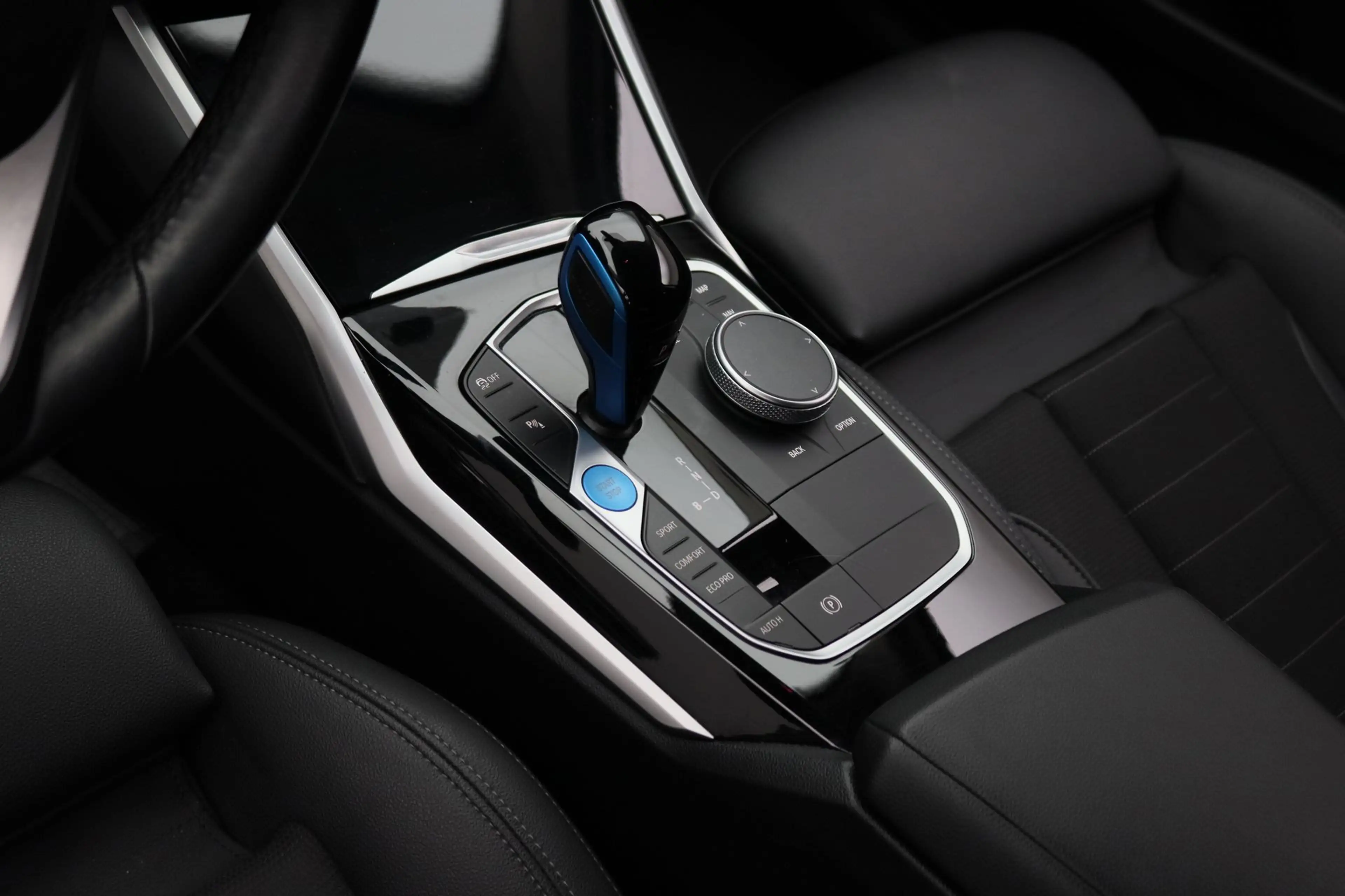 BMW i4 eDrive40 84 kWh | Achteruitrijcamera | BMW Live Co — photo 6