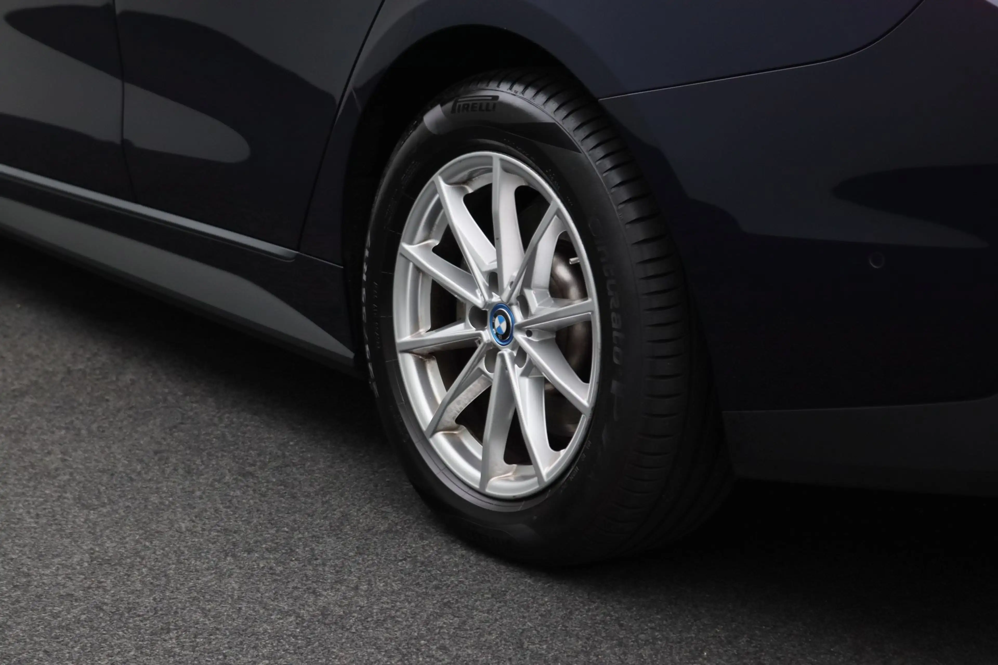 BMW i4 eDrive40 84 kWh | Achteruitrijcamera | BMW Live Co — photo 8