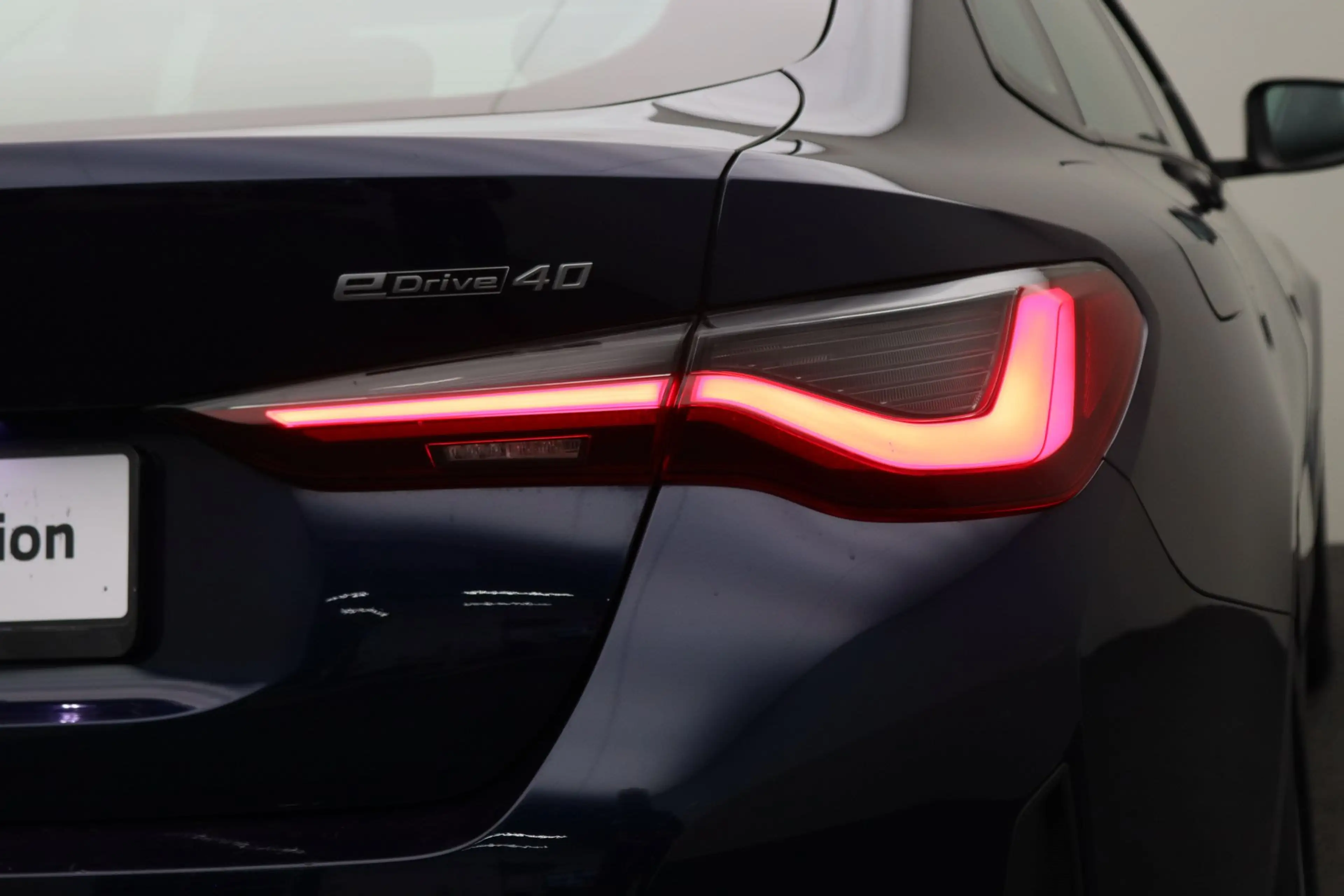 BMW i4 eDrive40 84 kWh | Achteruitrijcamera | BMW Live Co — photo 10