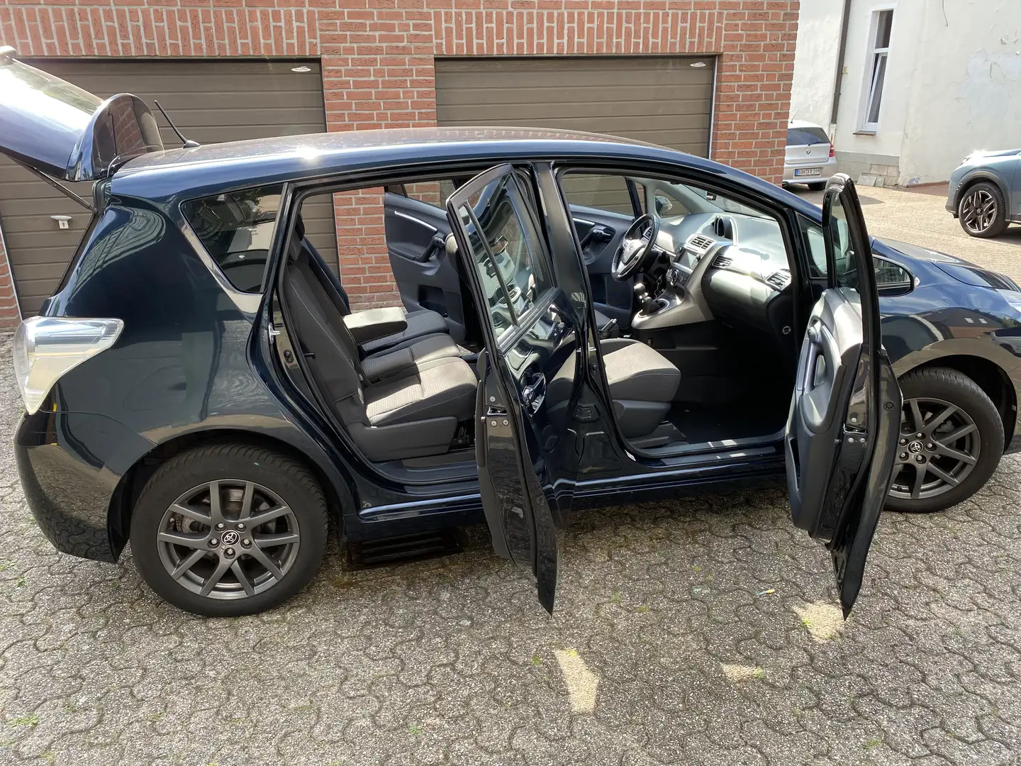 Toyota Verso 1.6 VVT-i Aspiration Zwart - 2
