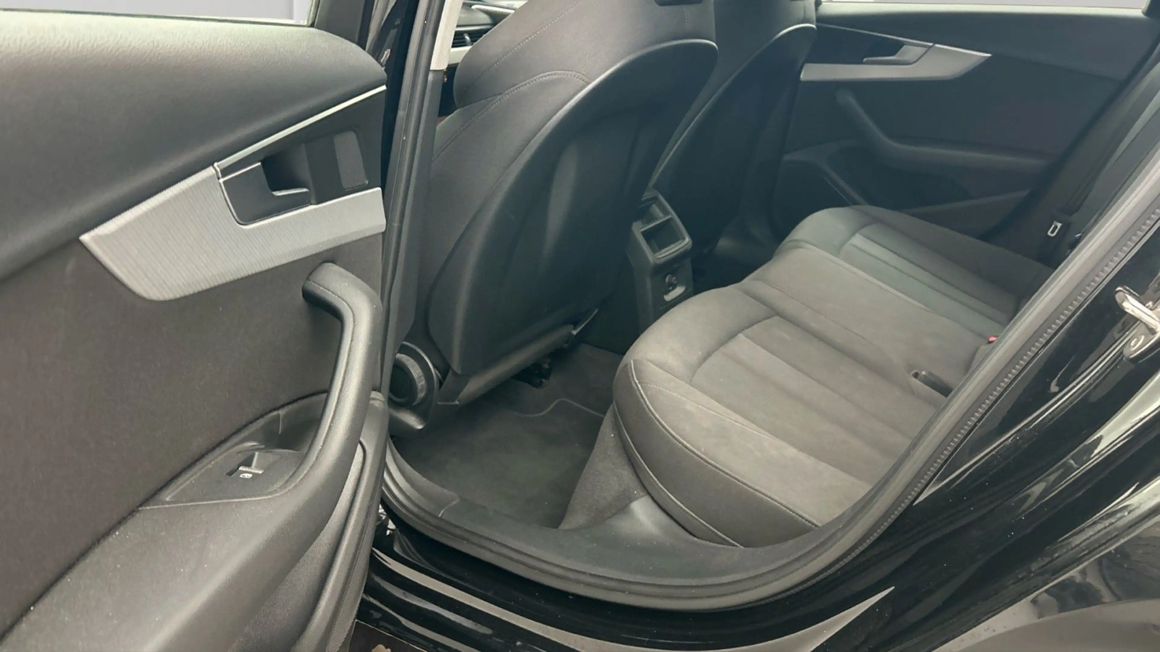 Audi A4 Lim. 40 TFSI sport Nani SportSitze SHZ PDCV&H — photo 5