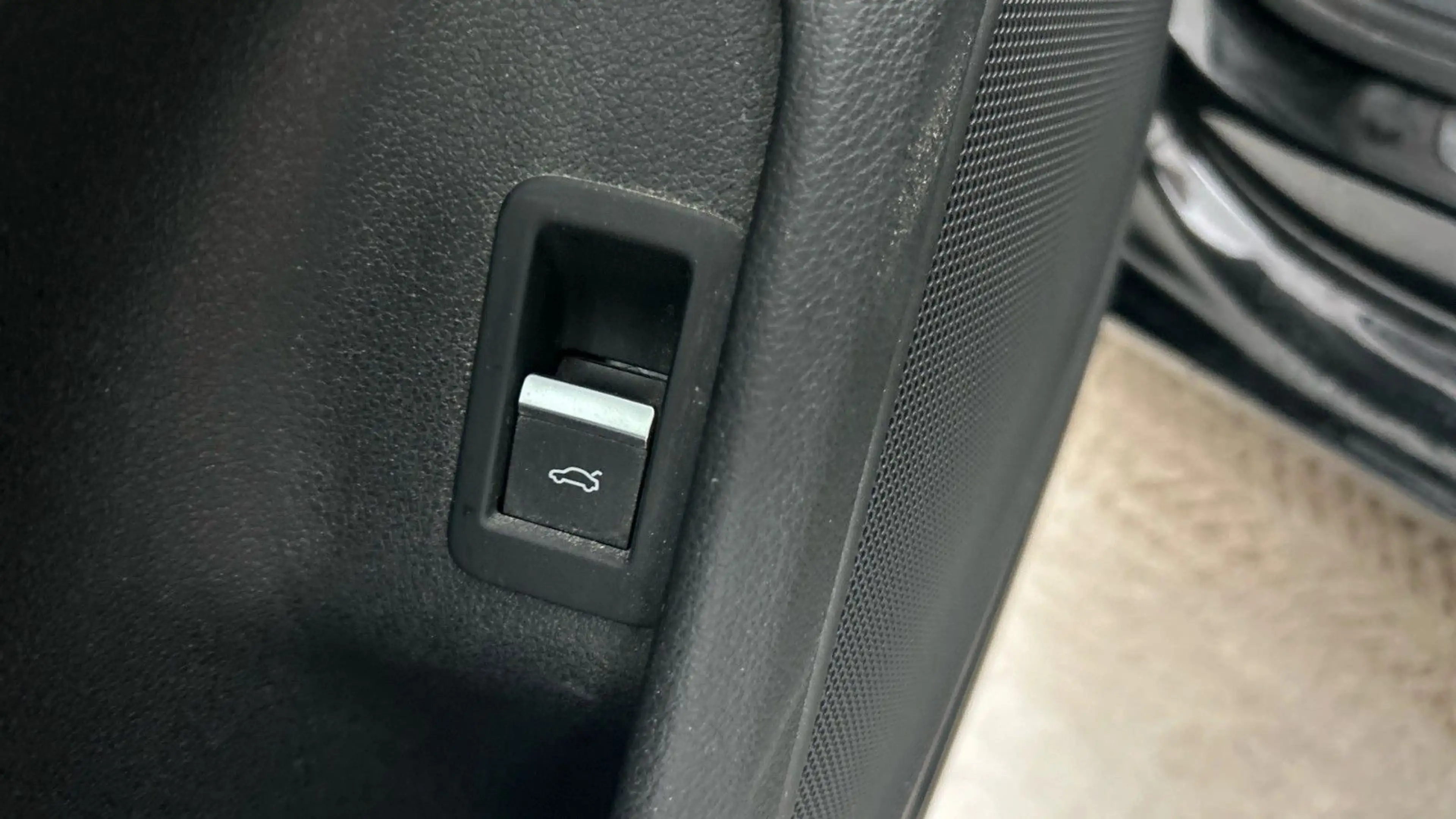 Audi A4 Lim. 40 TFSI sport Nani SportSitze SHZ PDCV&H — photo 14