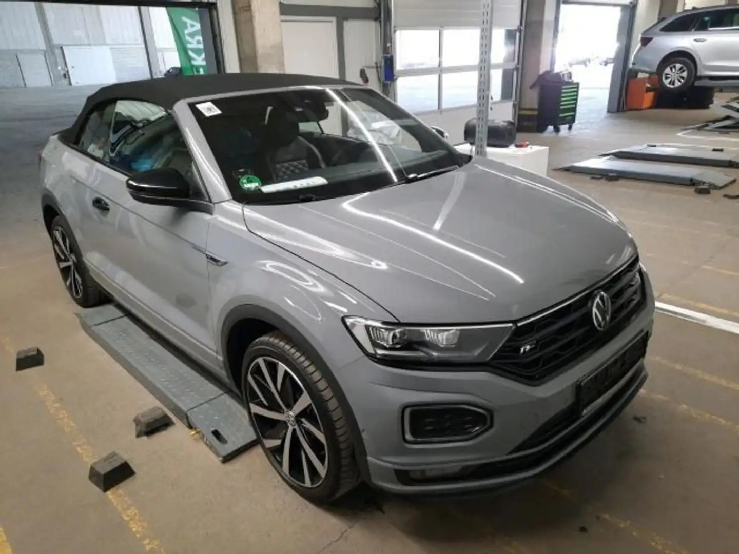 Volkswagen T-Roc 1.5 TSI DSG R-LINE EDITION LEDER Grau - 2