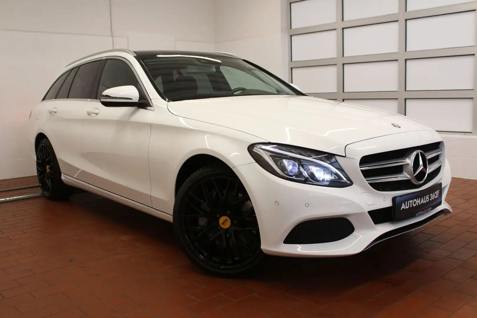 Mercedes-Benz C 400 T 4Matic Avantgarde LED White - 2