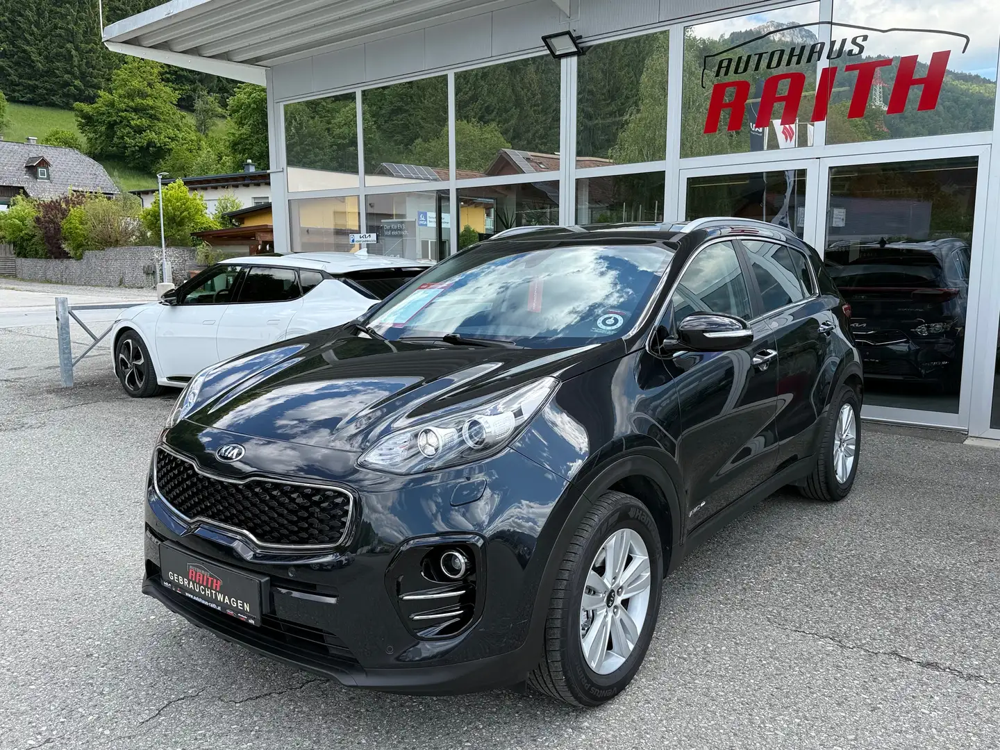 Kia Sportage 2,0 CRDI Gold 6AT AWD Schwarz - 1