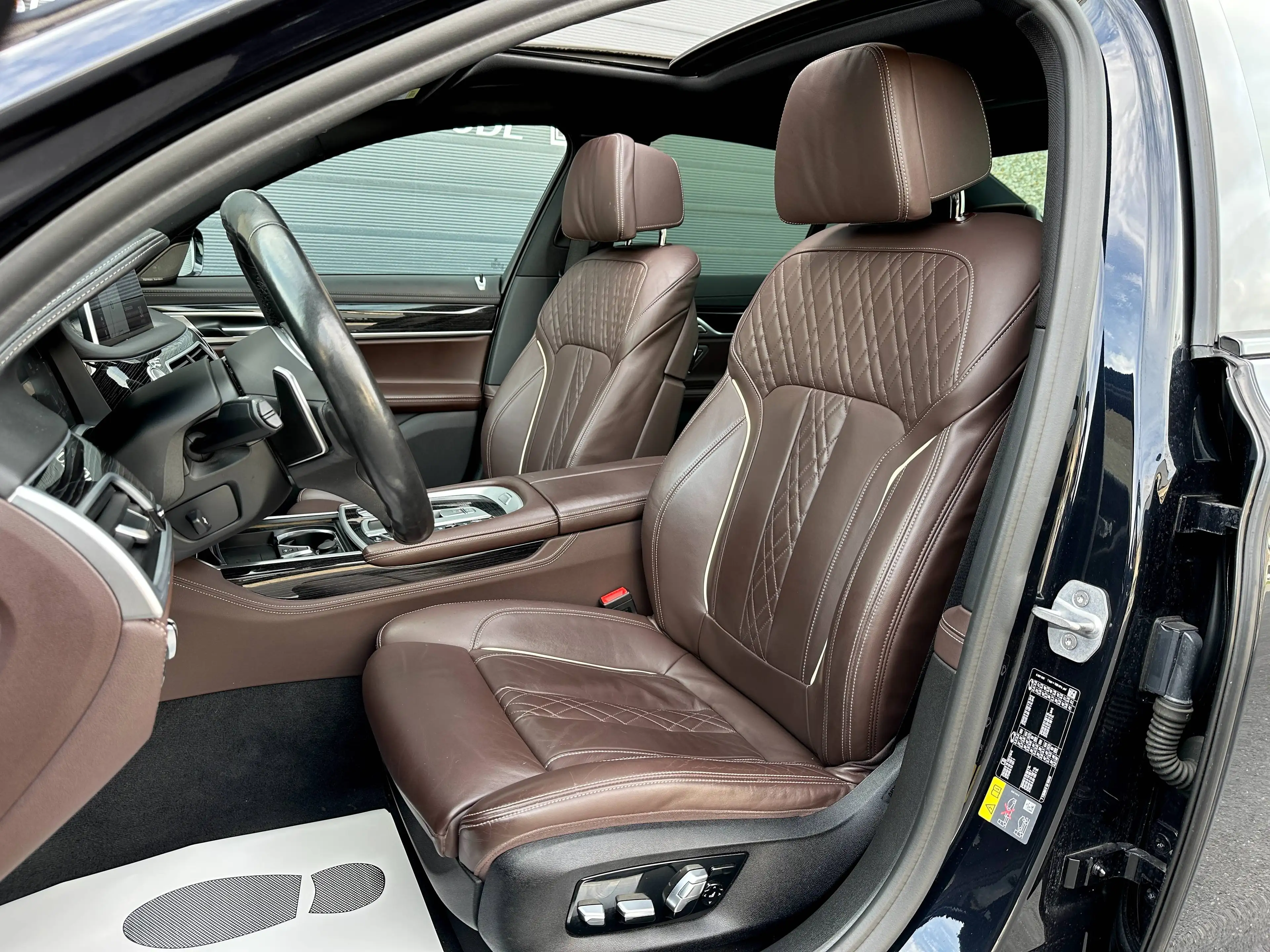 BMW 745 3.0 PHEV / M Sport / Pano. / HK / HUD / 20" — photo 11