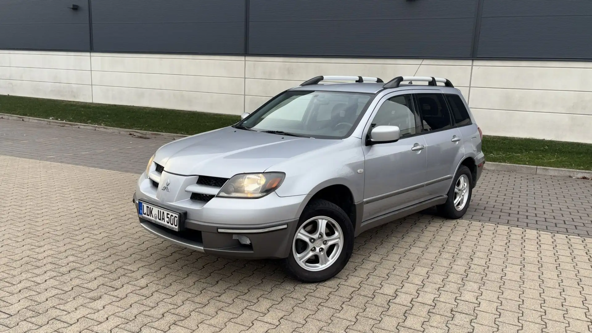 Mitsubishi Outlander 2.0 Sport mit Gasanlage Grau - 1