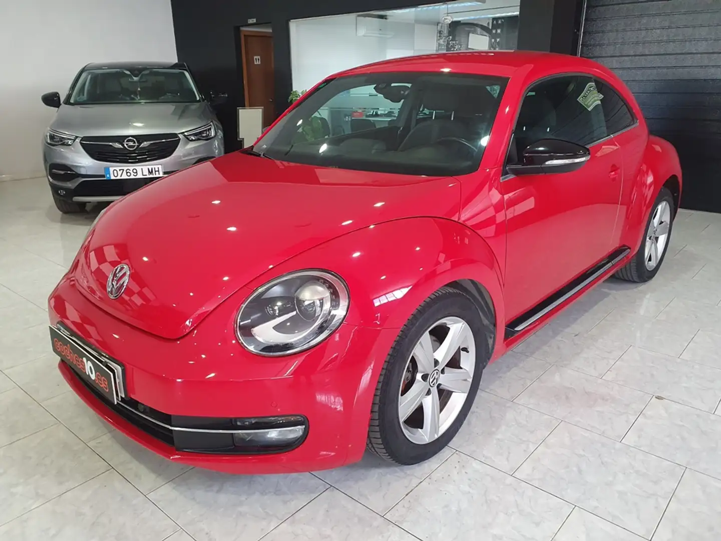 Volkswagen Beetle 2.0TDI Design DSG 140 Rojo - 2