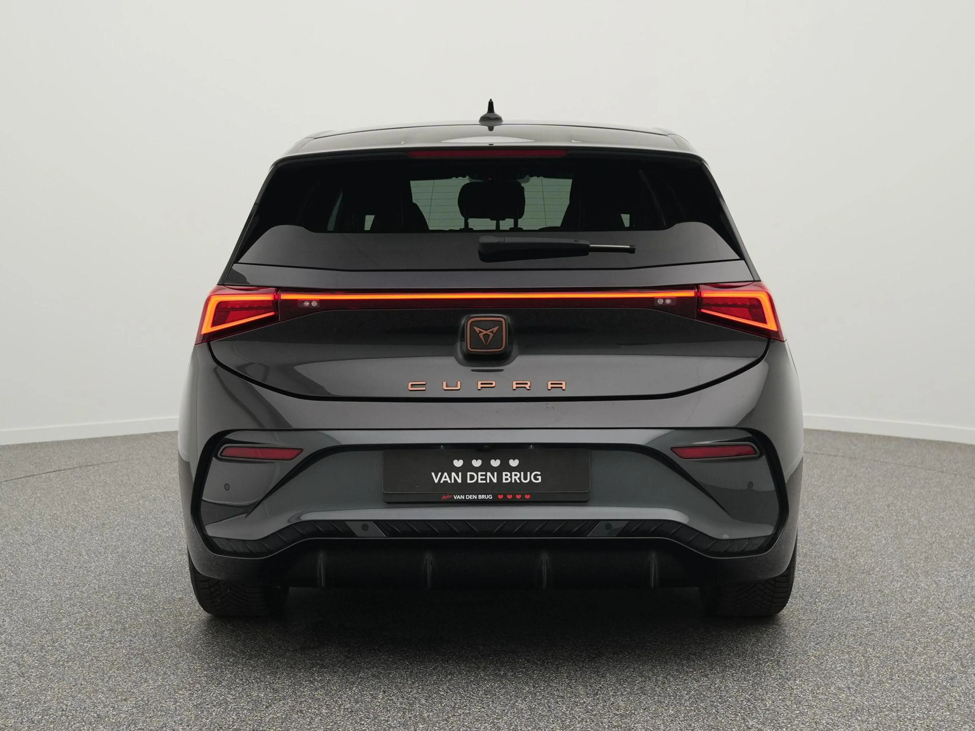 CUPRA Born Essential 62 kWh 204pk | Navigatie | Keyless | 360 — photo 4