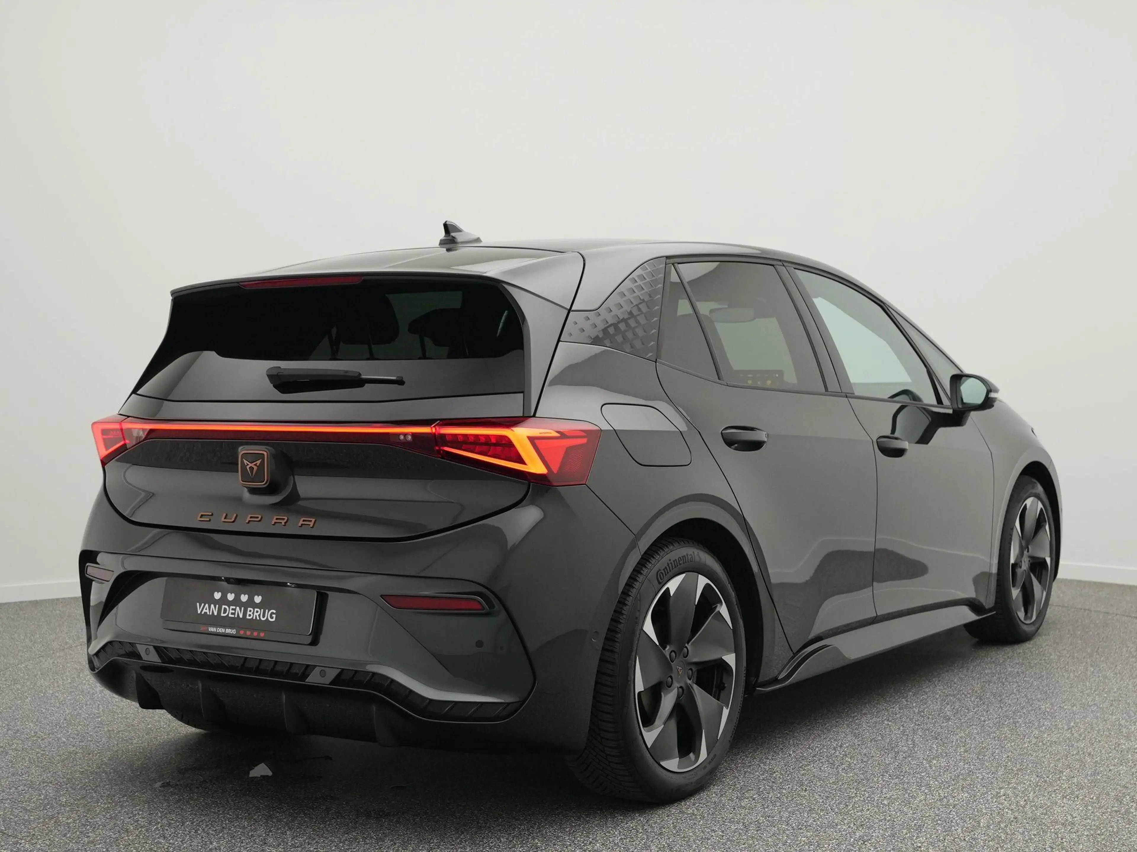 CUPRA Born Essential 62 kWh 204pk | Navigatie | Keyless | 360 — photo 5