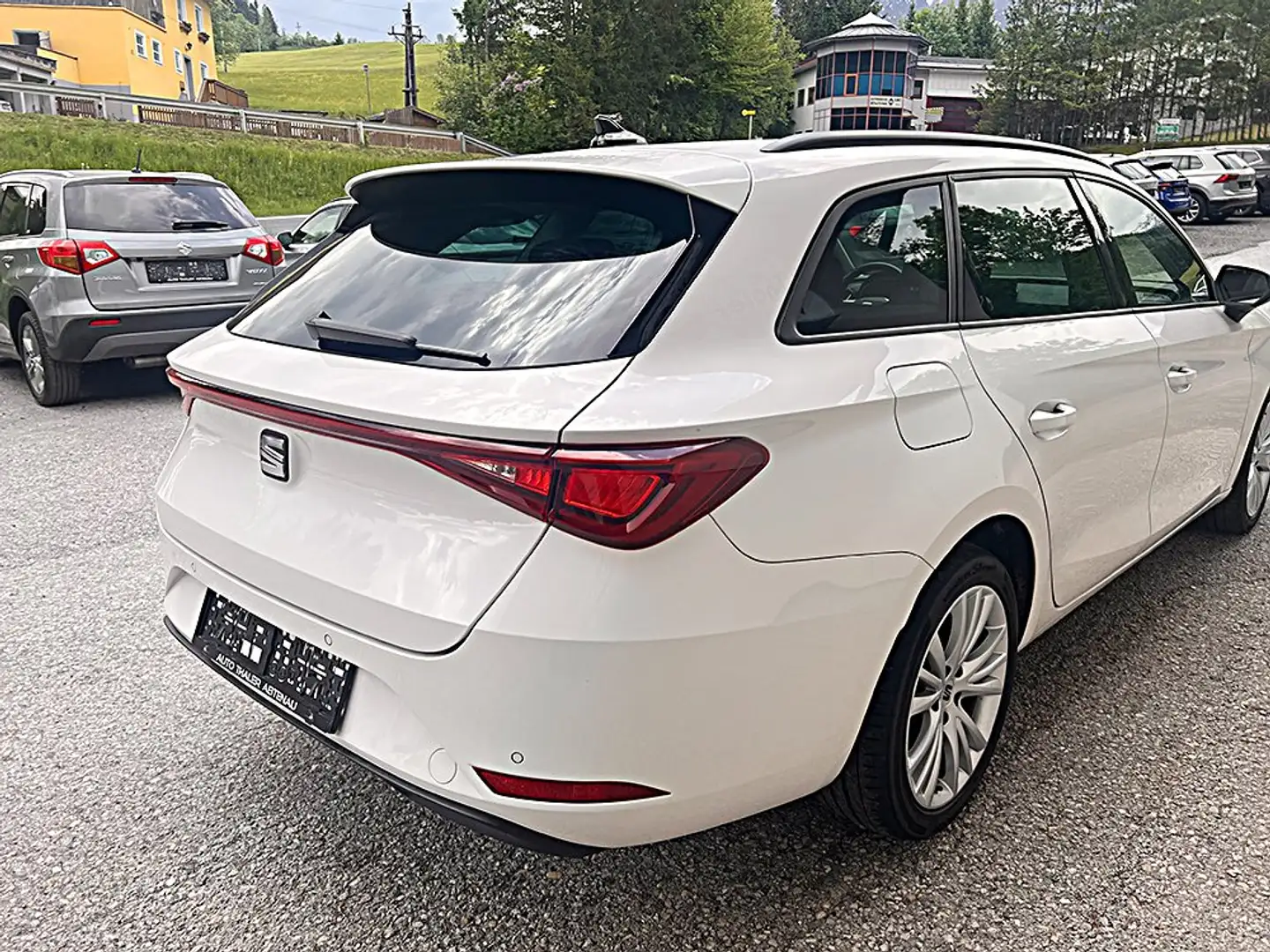 SEAT Leon Style 4Drive 2,0 TDI DSG Weiß - 2