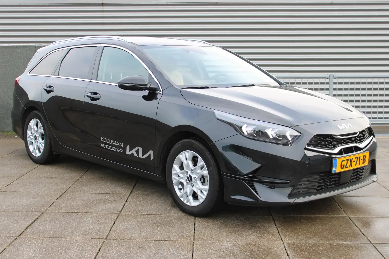 Kia Ceed SW / cee'd SW Sportswagon 1.5 T-GDi DynamicPlusLine Navgatie / C Zwart - 2