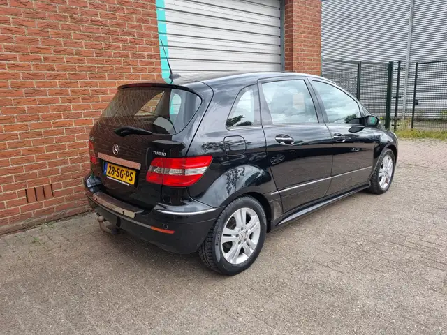 Mercedes-Benz B Class view 4