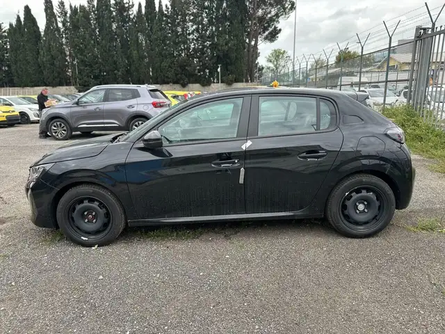 Peugeot 208 view 4