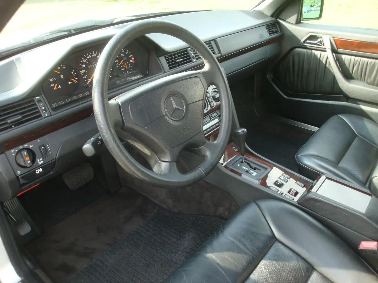 Mercedes-Benz E 220 Cabrio/2.Hand/Autom./Klima/Leder/AMG/H Zulas., foto 5