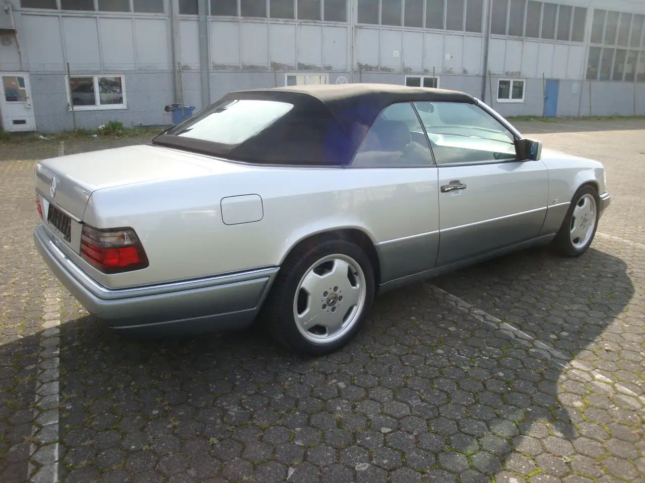 Mercedes-Benz E 220 Cabrio/2.Hand/Autom./Klima/Leder/AMG/H Zulas., foto 3