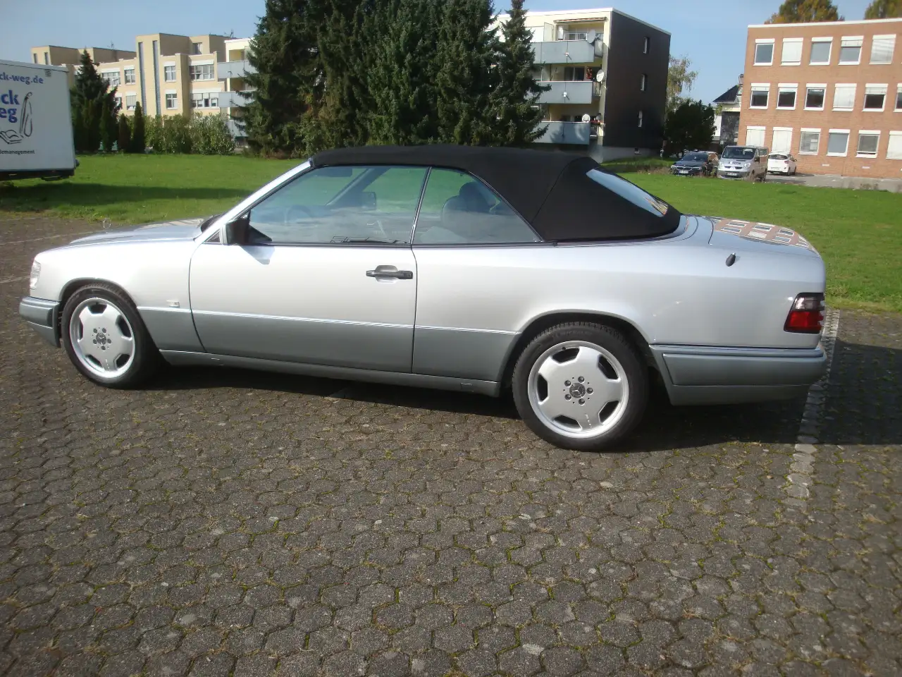 Mercedes-Benz E 220 Cabrio/2.Hand/Autom./Klima/Leder/AMG/H Zulas., foto 4