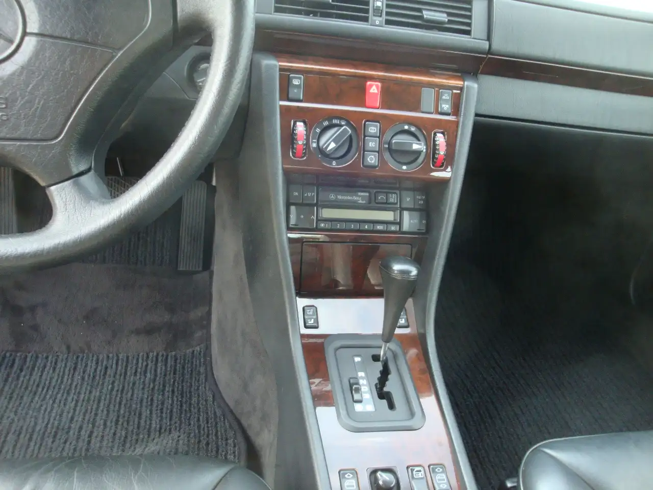 Mercedes-Benz E 220 Cabrio/2.Hand/Autom./Klima/Leder/AMG/H Zulas., foto 7