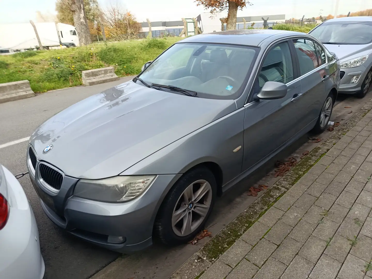 BMW 318 318 dA la chaîne est cassée Grau - 1