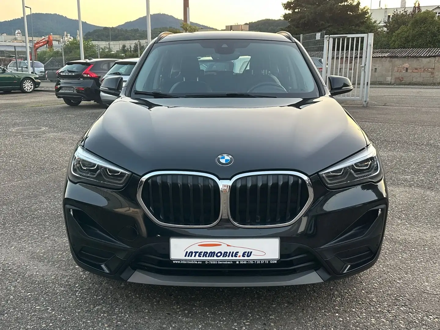 BMW X1 sDrive 18dA Advantage LED Leder Navi Kamera** Schwarz - 2