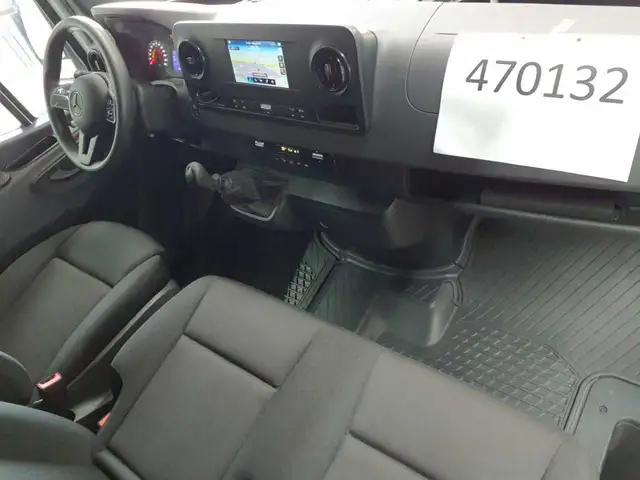Mercedes-Benz Sprinter view 12