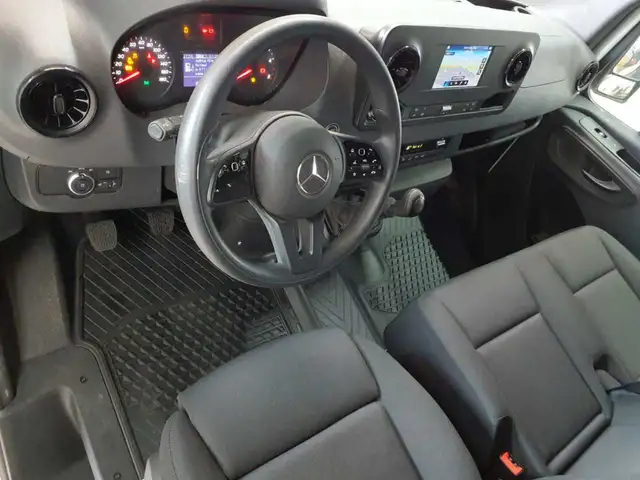 Mercedes-Benz Sprinter view 11