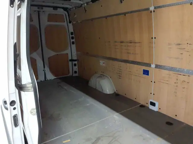 Mercedes-Benz Sprinter view 9