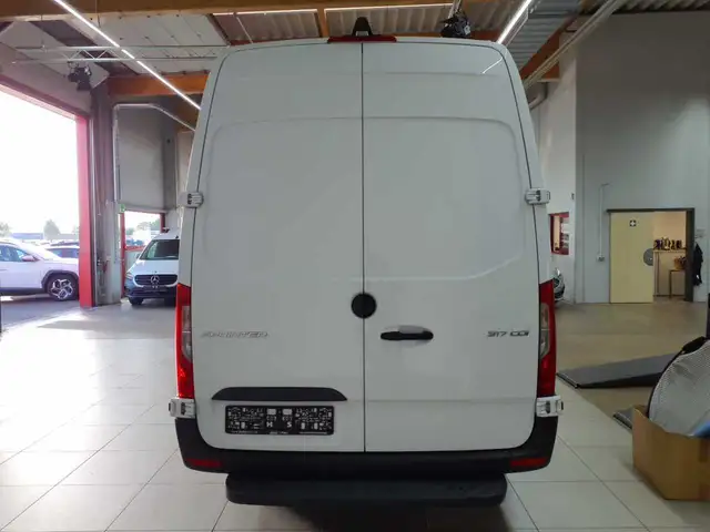 Mercedes-Benz Sprinter view 5