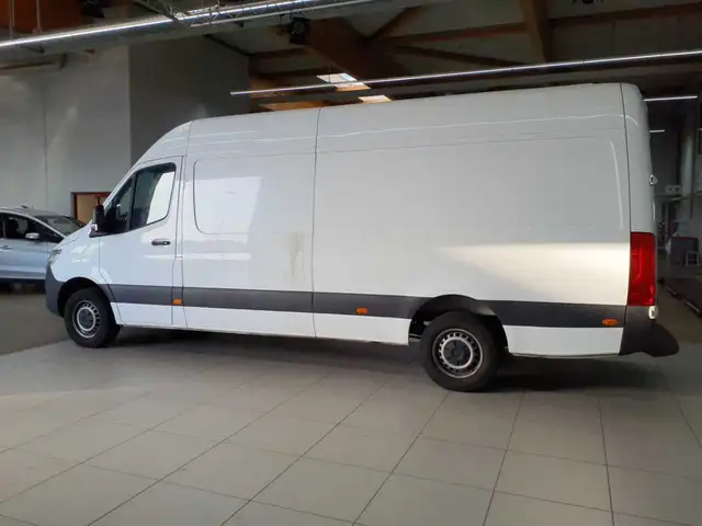 Mercedes-Benz Sprinter view 6