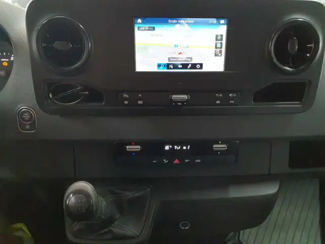 Mercedes-Benz Sprinter view 14