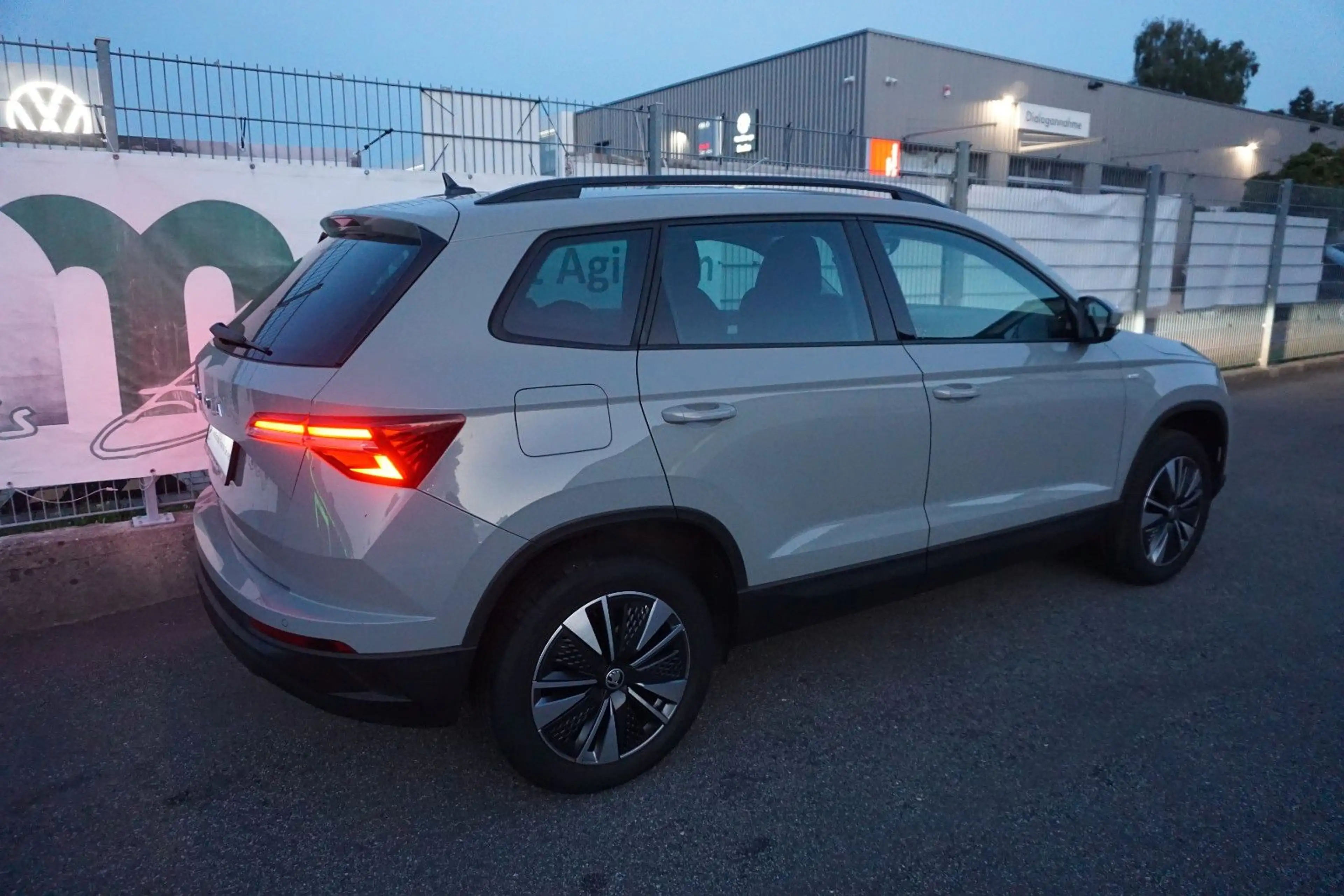 Skoda Karoq 1.5 TSI ACT DSG TOUR NAVI/ACC/17 ZOLL/PDC — photo 7
