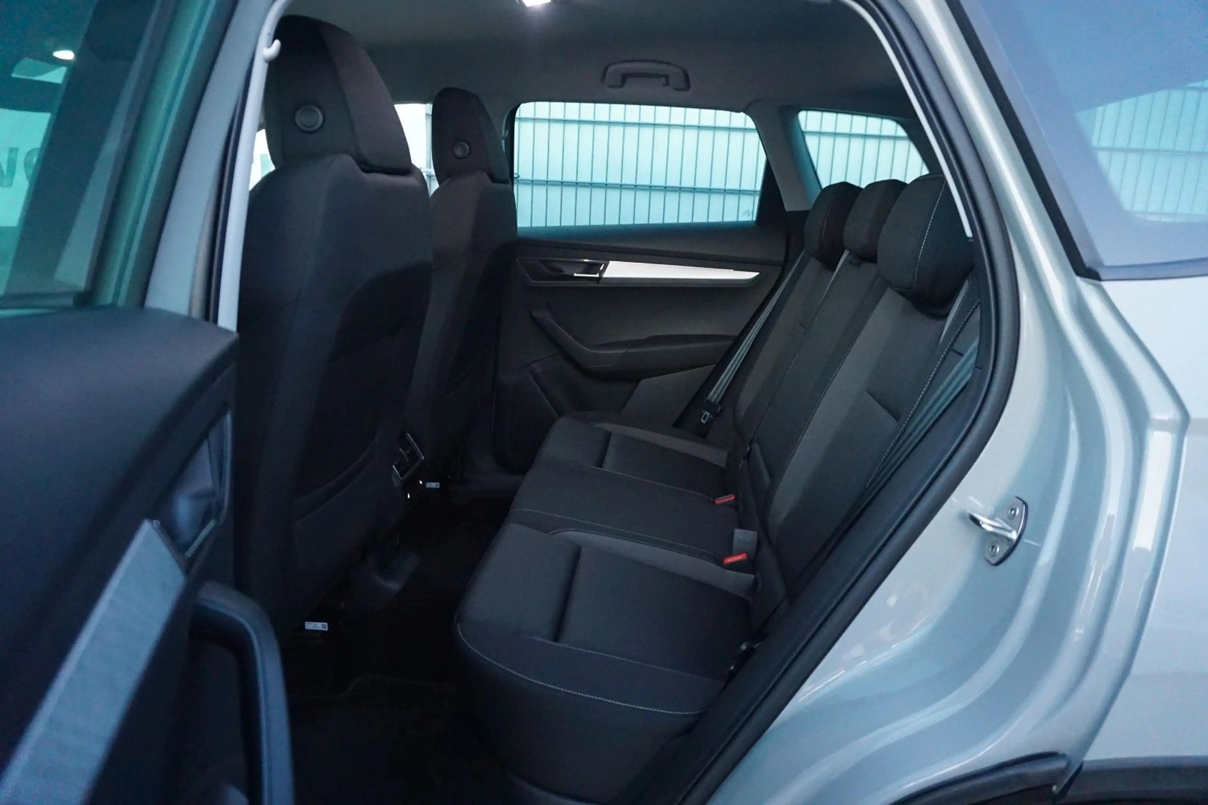 Skoda Karoq 1.5 TSI ACT DSG TOUR NAVI/ACC/17 ZOLL/PDC — photo 14
