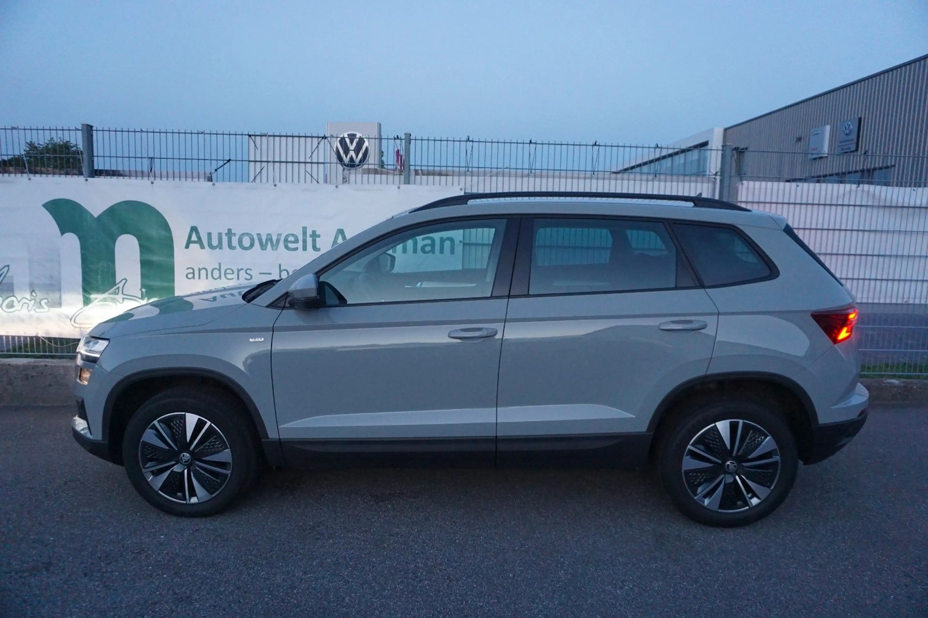 Skoda Karoq 1.5 TSI ACT DSG TOUR NAVI/ACC/17 ZOLL/PDC — photo 5
