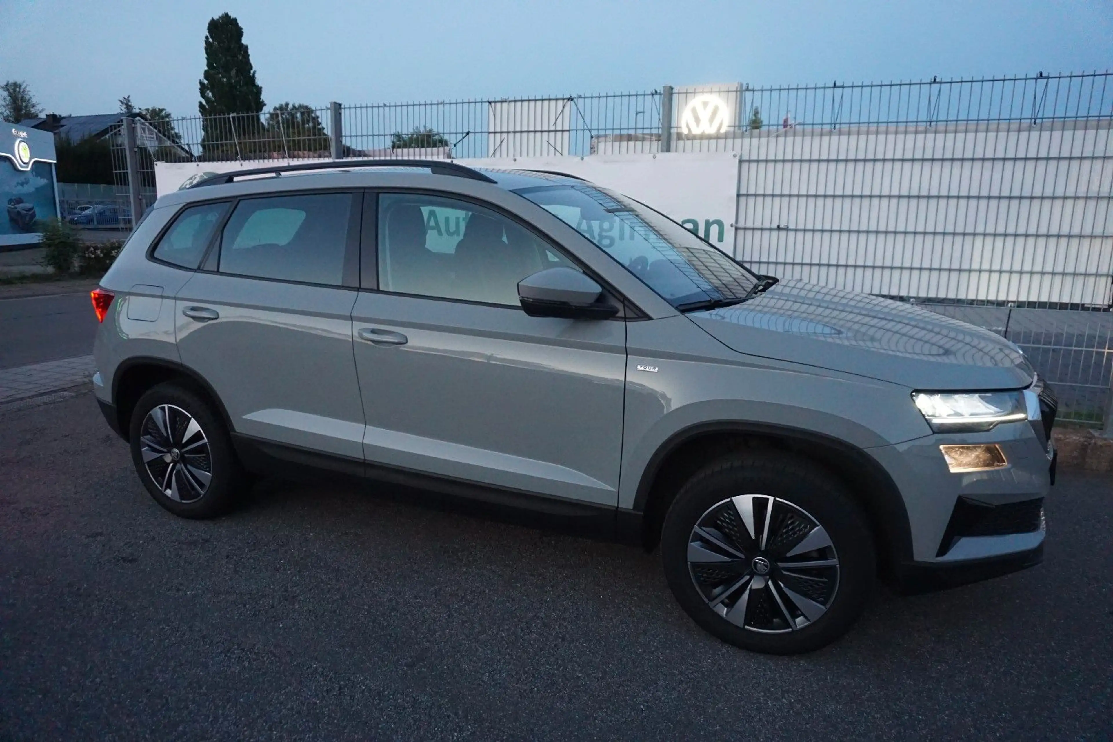 Skoda Karoq 1.5 TSI ACT DSG TOUR NAVI/ACC/17 ZOLL/PDC — photo 6