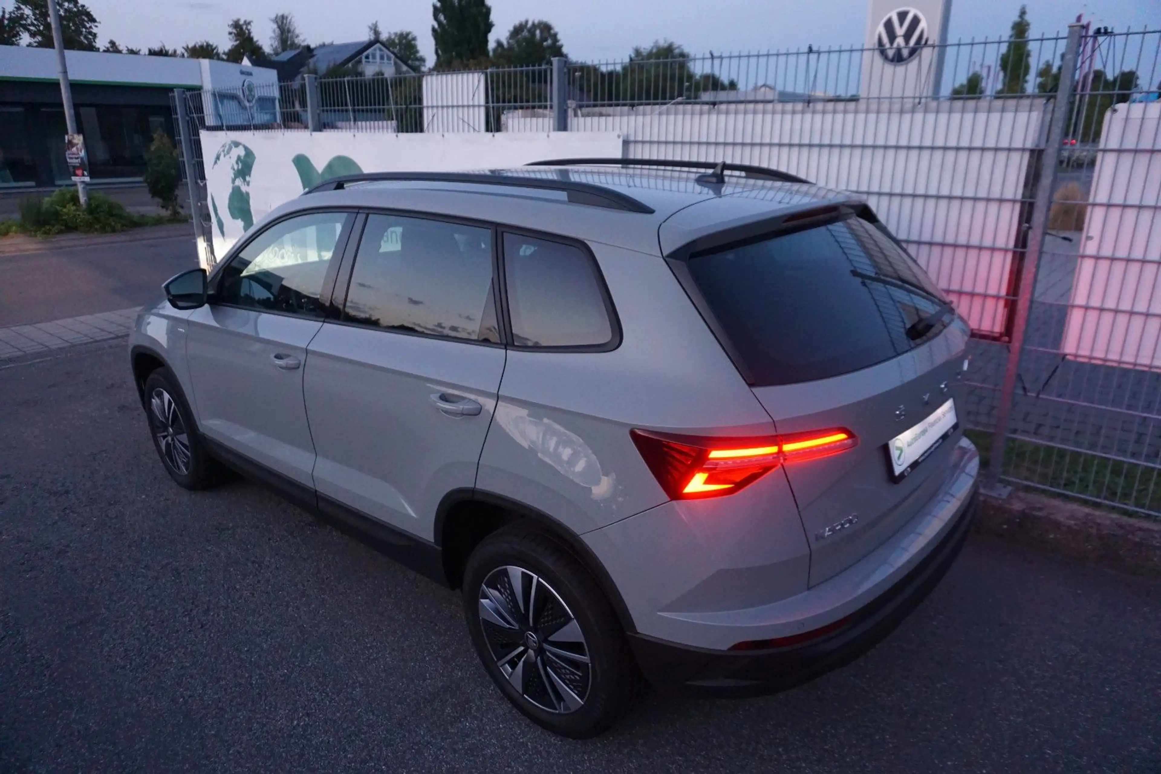 Skoda Karoq 1.5 TSI ACT DSG TOUR NAVI/ACC/17 ZOLL/PDC — photo 8